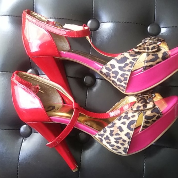 📌Recent Price Drop📌Gby Guess Open-Toed Strappy Red& Leopard Print - Picture 5 of 8